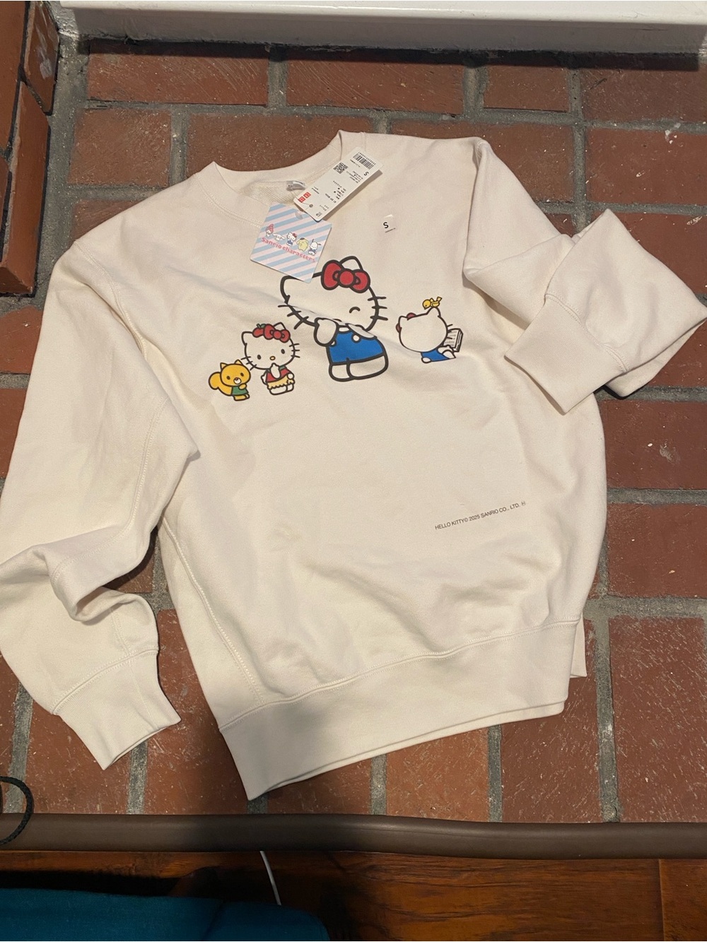 UNIQLO Sanrio Hello Kitty Cream Crewneck Sweatshirt with Character Print